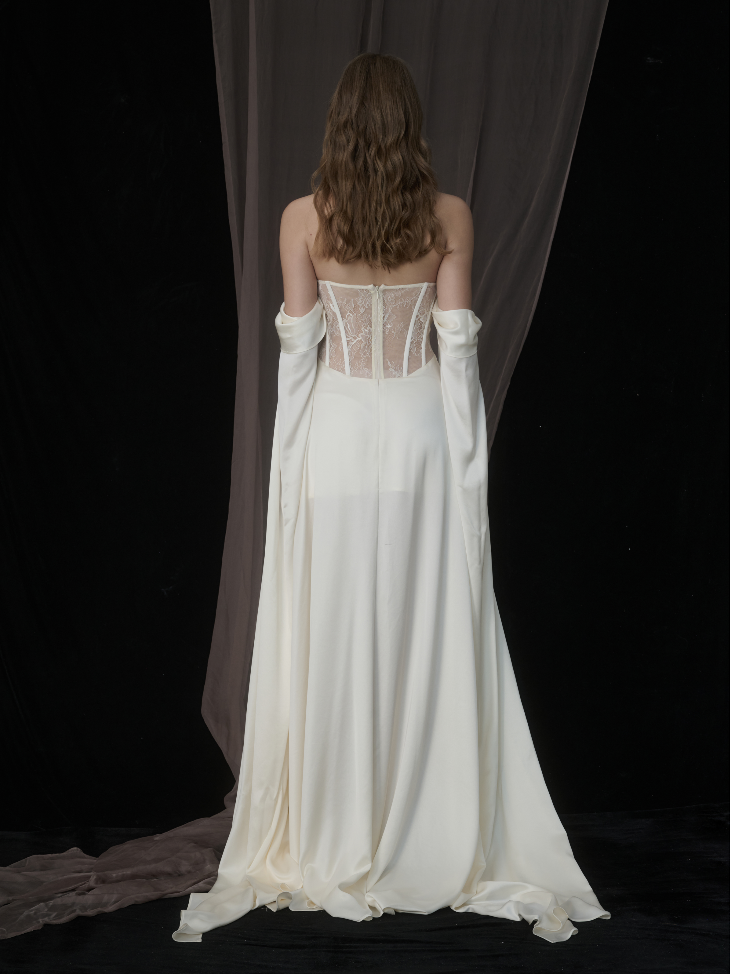 Beige Waistless Off-Shoulder Dress ELYWOOD Beige Waistless Off-Shoulder Dress ELYWOOD