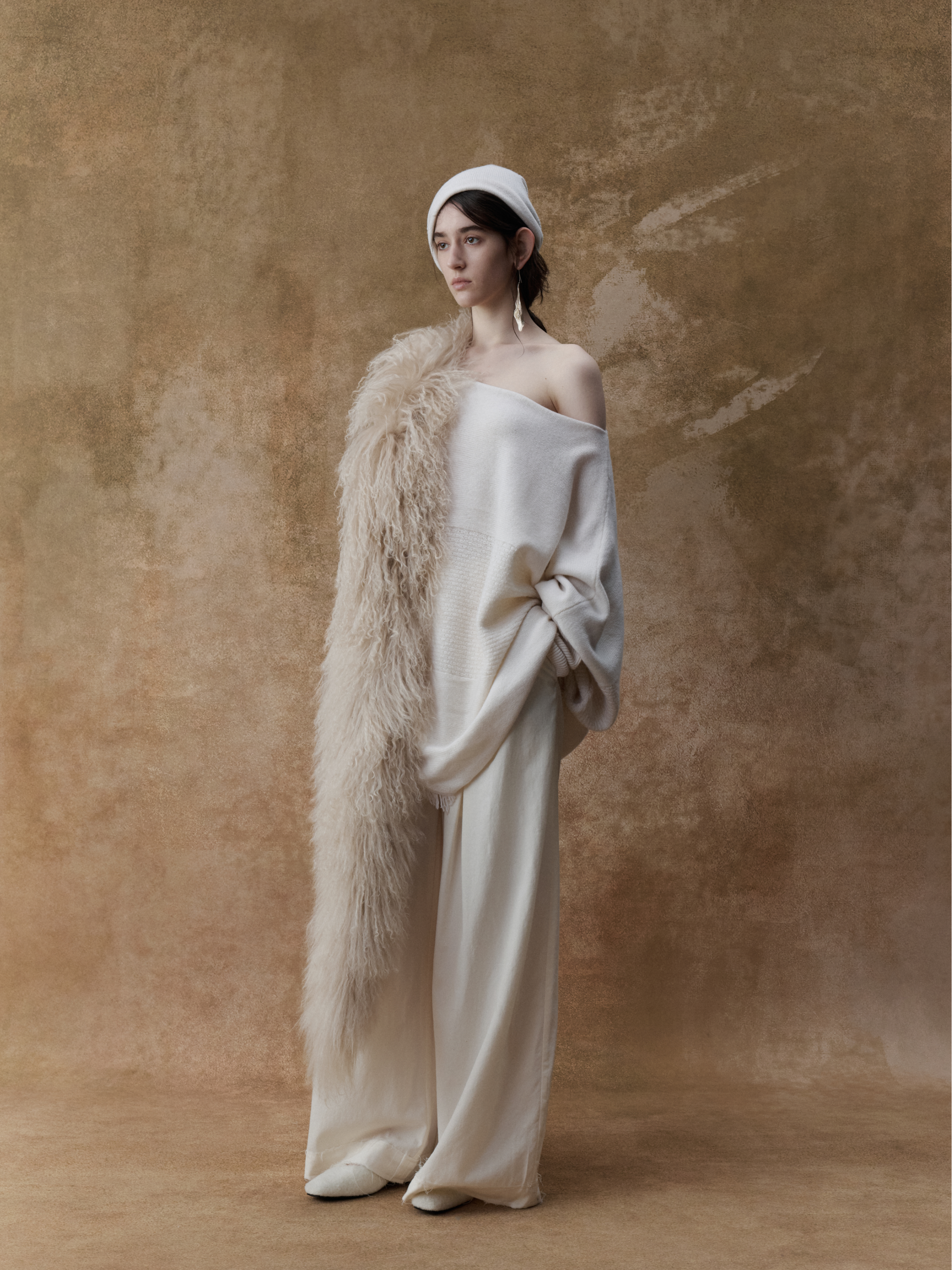 오프 화이트 질감 스웨터