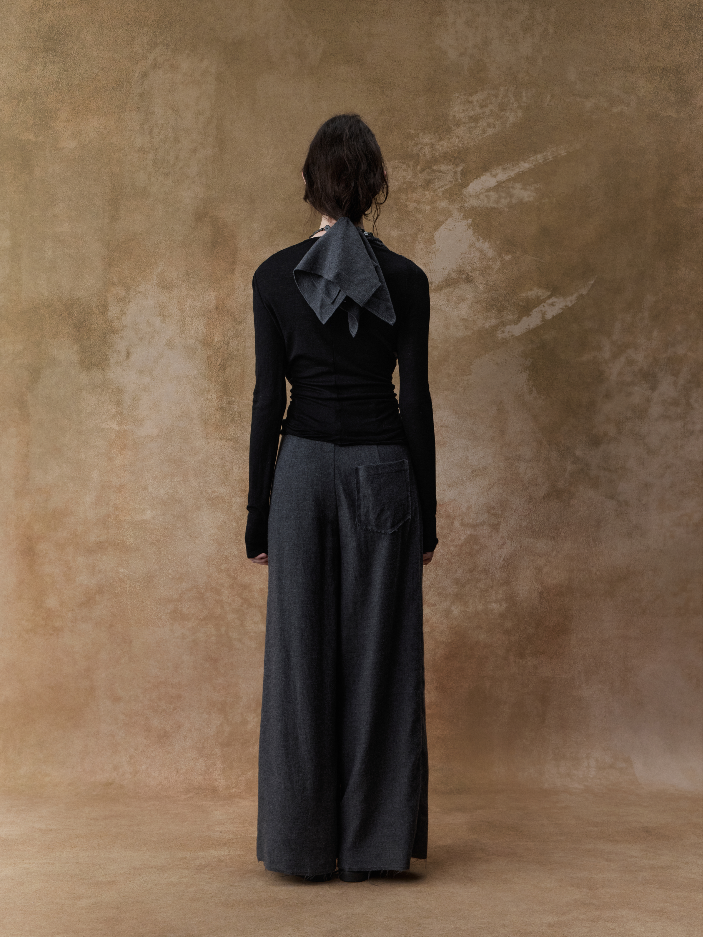 Black and Gray Knitted Tie Bottoming Shirt